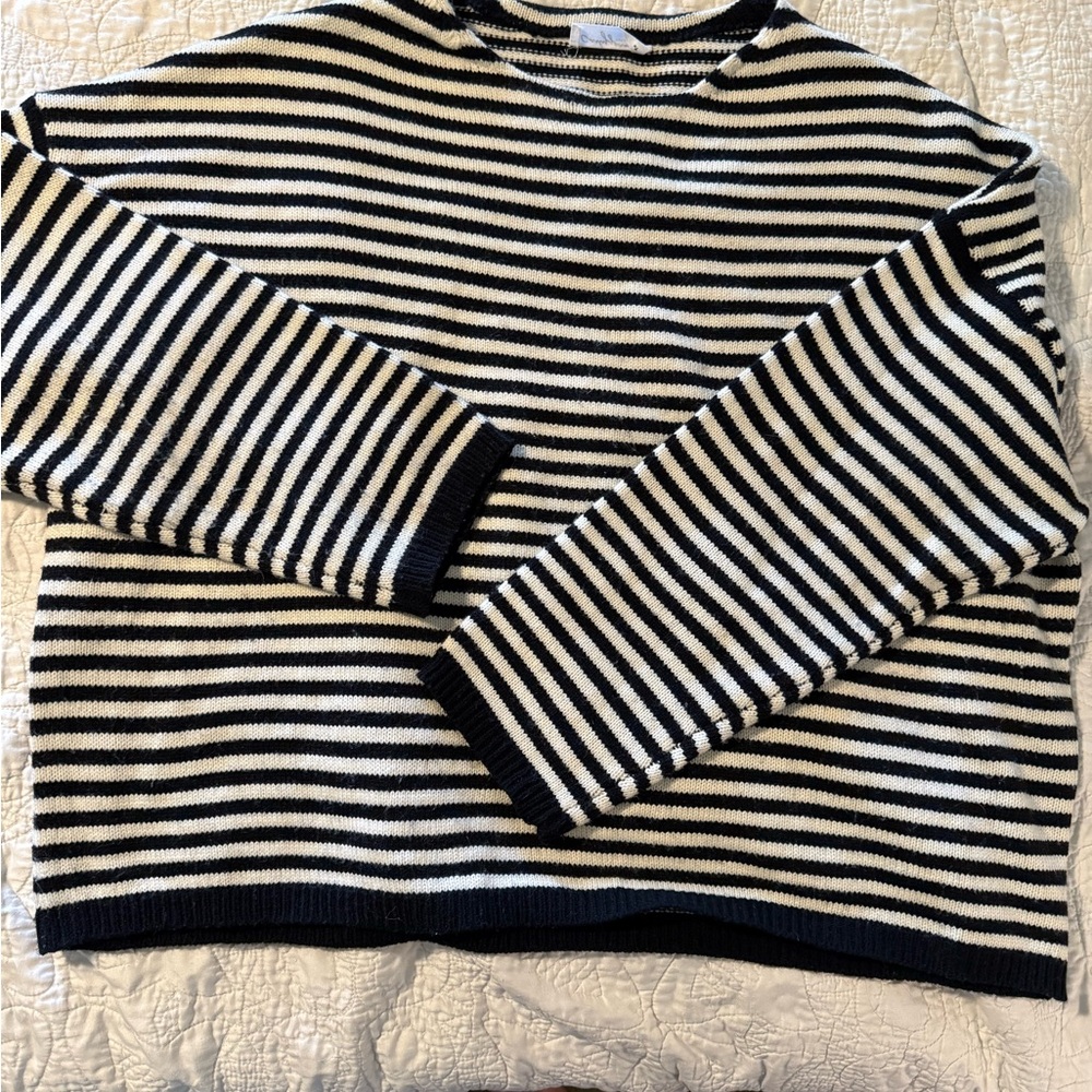 Carly Jean Los Angeles Wesley Sweater Black/White Striped Oversized OS EUC - Picture 5 of 8